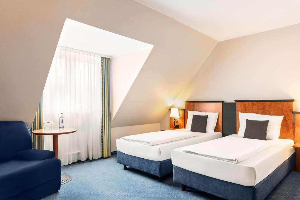 AMEDIA Hotel Frankfurt Rüsselsheim Zimmer foto